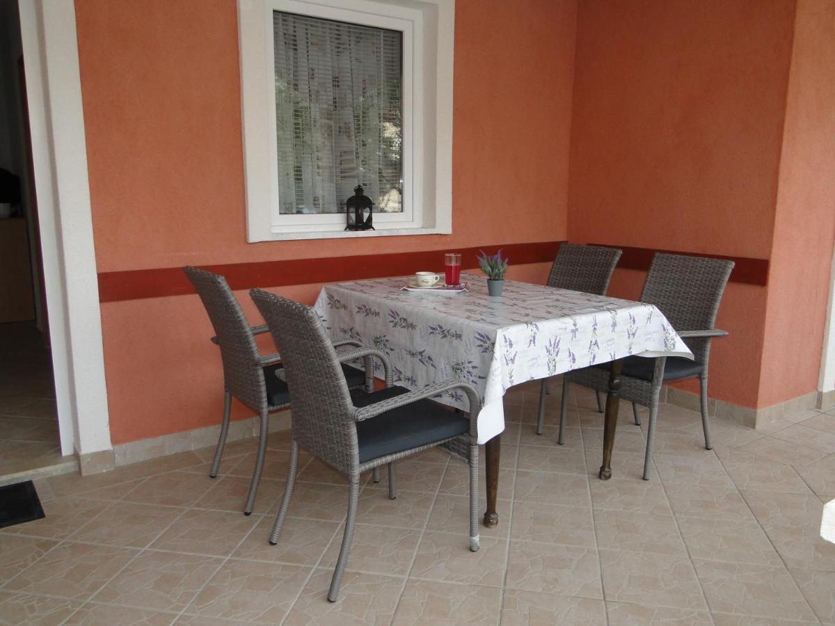 Suzi Apartmani Vir Esterno foto