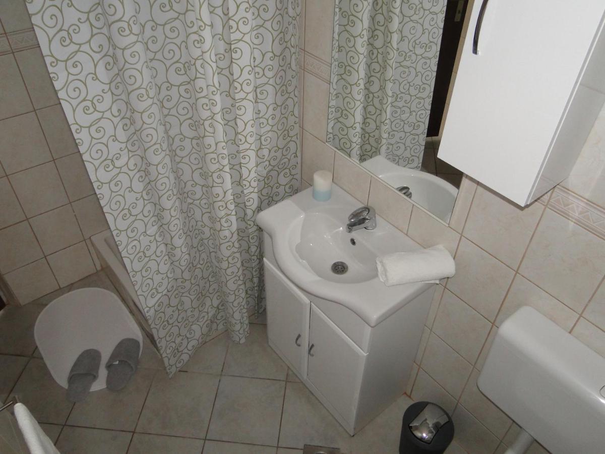 Suzi Apartmani Vir Esterno foto