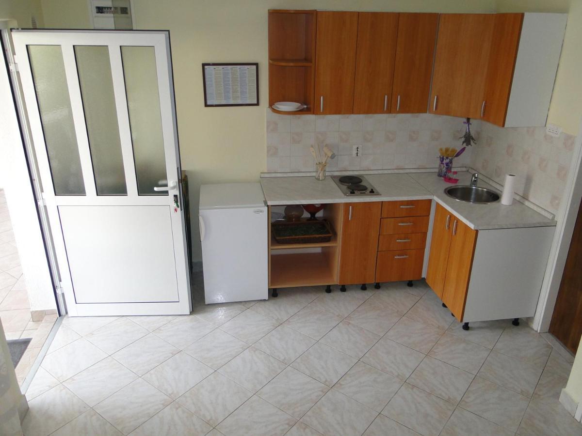 Suzi Apartmani Vir Esterno foto